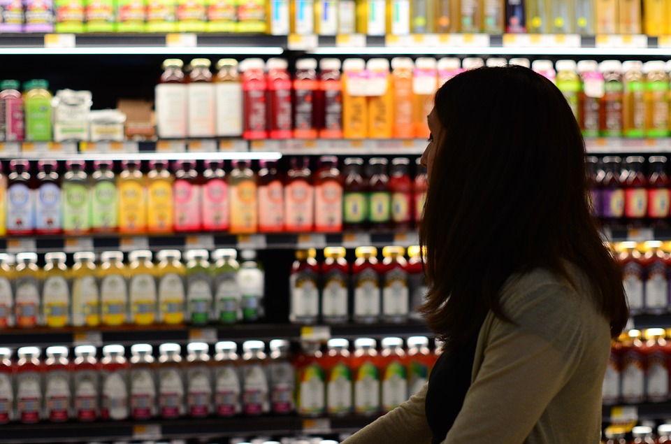 https://pixabay.com/photos/shopping-bottle-woman-grocery-2411667/