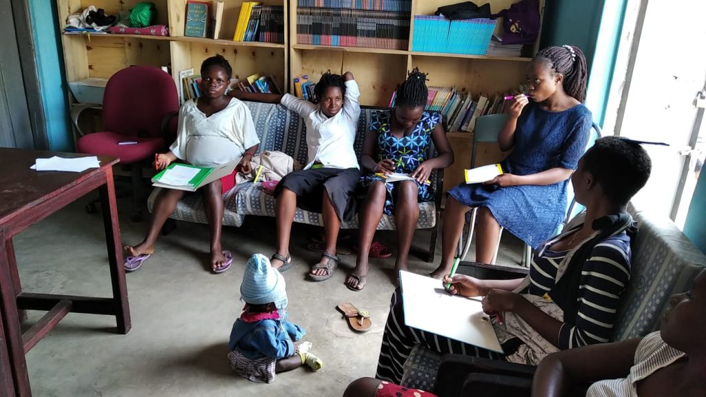 Workshopy v knihovne, Uganda